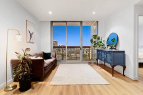 Awesome Melbourne Family Haven with Rooftop Pool